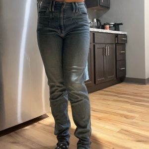 Hollister Ultra High Rise Mom Jeans with Vintage Stretch